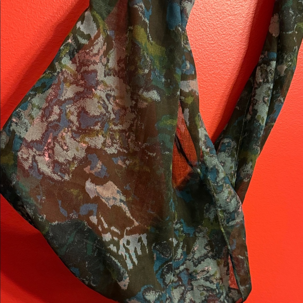 Chic Green Patterned Scarf - Picture 2 of 3
